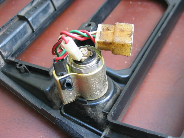 Harness connecting the 12VDC cigarette lighter power outlet